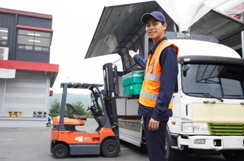 鼎遷搬家廢棄物清運車輛與師傅